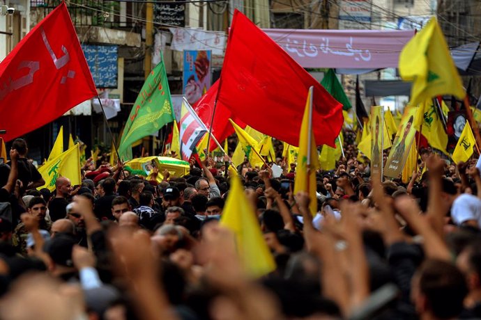 September 22, 2024, Beirut, Beirut, Lebanon: The coffin of pro-Iranian top military leader Ibrahim Akil, who was killed in a deadly air strike attack on Beirut southern suburb, is carried by party supporters during his funeral procession. At Least 45 peop