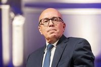 El líder de Los Republicanos anuncia su salida del partido tras criticar al nuevo Gobierno "macronista"