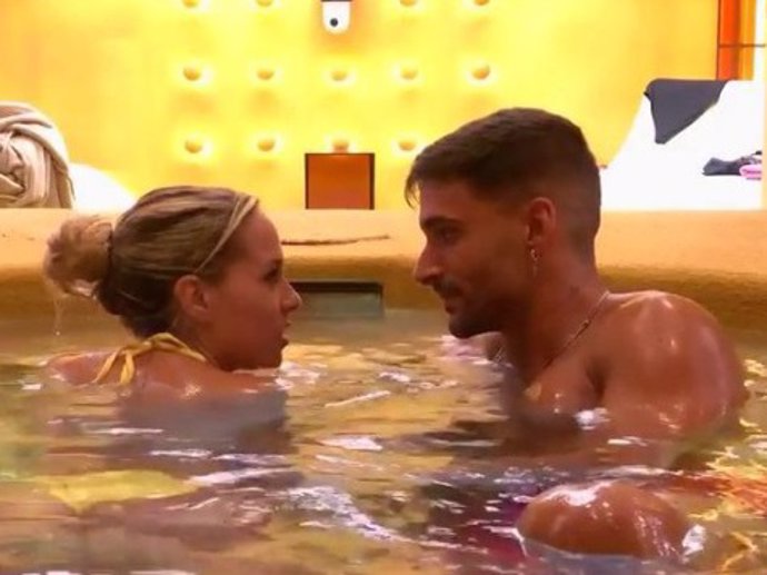 Violeta y Edi se han besado en el jacuzzi