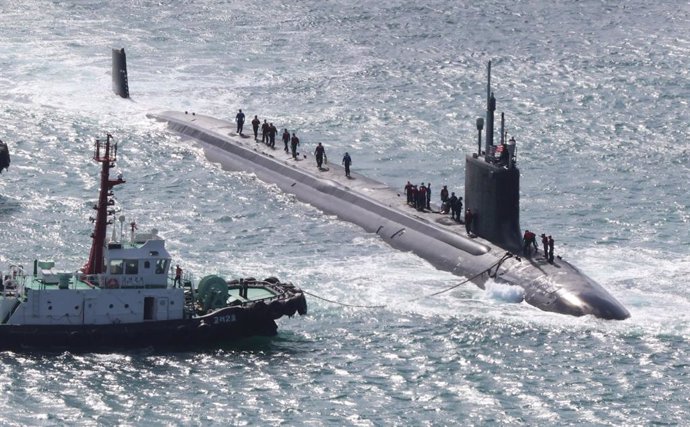 El submarino 'USS Vermont' de la Armada de Estados Unidos cerca de una base militar surcoreana en Busan.