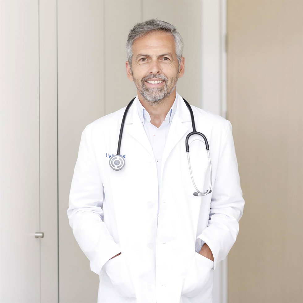 Archivo - El neumologo en el Hospital Vithas Xanit (Malaga) Gustavo de Luiz.