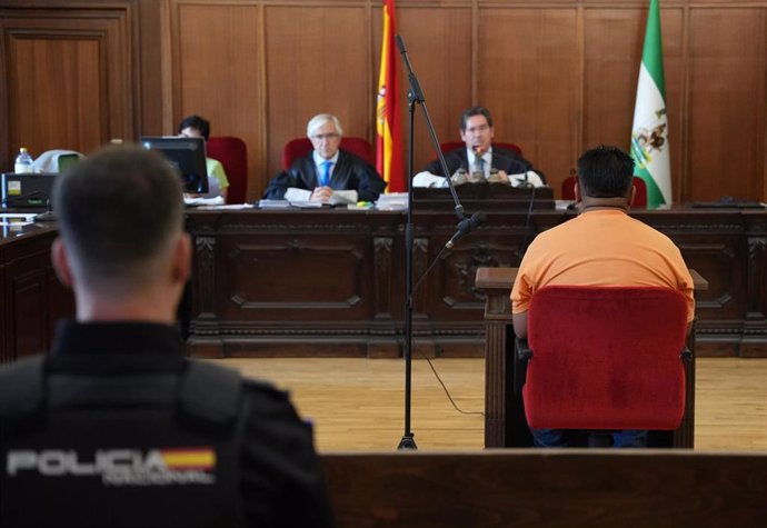 El acusado del asesinato de San Jerónimo en el banquillo ante el tribunal de la Audiencia de Sevilla