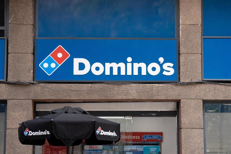 Archivo - Un restaurante de la franquicia Dominos Pizza en Barcelona 