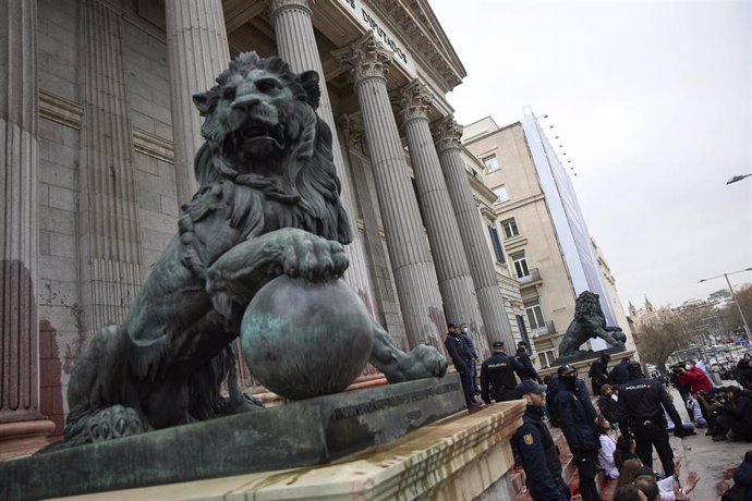 Archivo - Vista del León del Congreso 