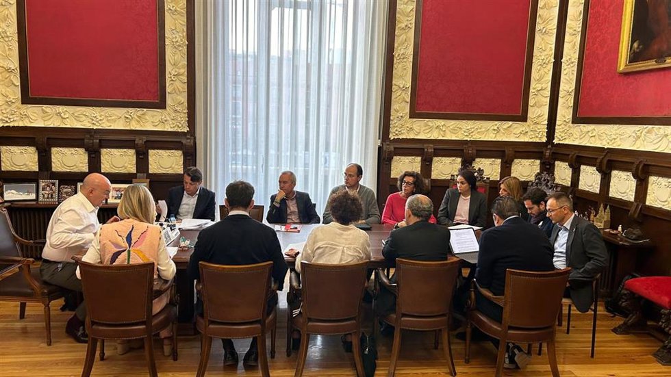 Imagen de la reunión de la Junta de Gobierno del Ayuntamiento de Valladolid presidida por el alcalde, Jesús Julio Carnero