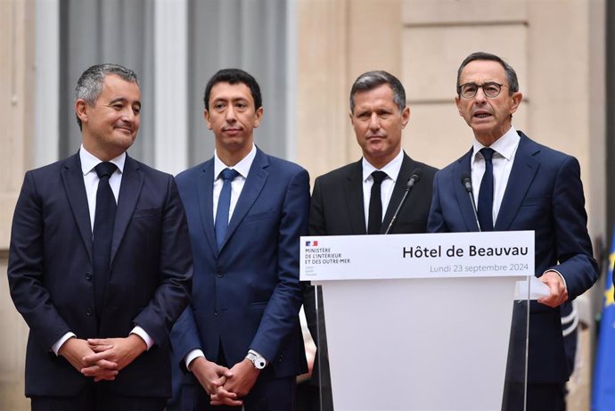 El ministro del Interior de Francia, Bruno Retailleau, comparece en la rueda de prensa del traspaso de poderes de mano de su predecesor, Gerald Darmanin