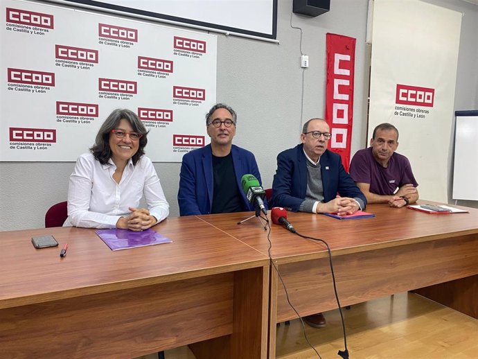 La gestora cultural de la Fundación Jesús Pereda de CCOO, María Luisa López; el escritor a Fundación Jesús Pereda de CCOO CyL, Ignacio Fernández, y el folclorista Gabriel Calvo.