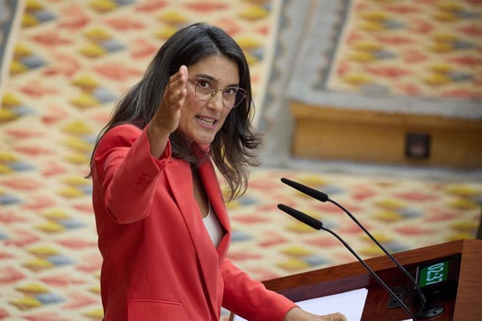 La portavoz de Más Madrid en la Asamblea, Manuela Bergerot, interviene durante la segunda sesión del Debate del Estado de la Región, en la Asamblea de Madrid, a 13 de septiembre de 2024, en Madrid (España). 