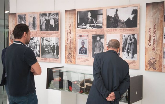 Exposición de la Guardia Civil en la Asamblea de Extremadura.