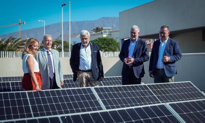 El alcalde de Adeje, José Miguel Rodríguez Fraga, y el presidente de Canarias, Fernando Clavijo, en una visita al CIFP Adeje