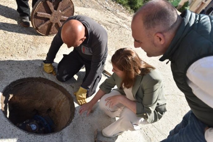 La consejera de Agricultura, Ganadería, Mundo Rural y Medio Ambiente, Noemí Manzanos, ha visita las obras