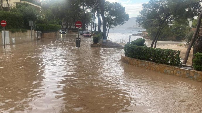 Las fuertes lluvias e inundaciones en Calvía afectan con más fuerza en Santa Ponça