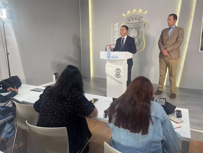 El portavoz y primer teniente de alcalde, Felipe Arias, en rueda de prensa.