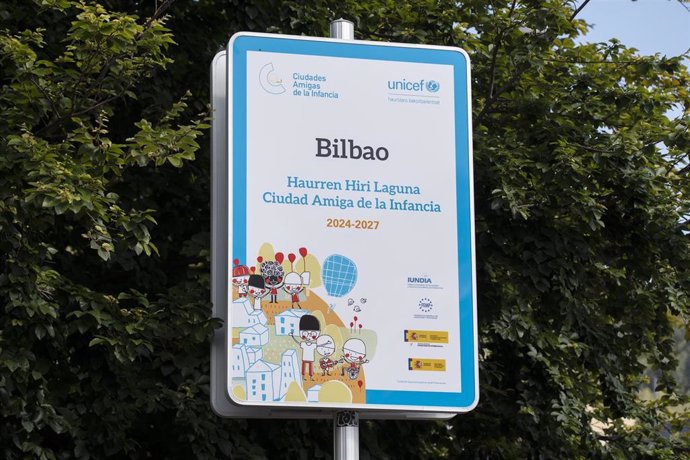 Nueva placa identificativa de "Ciudad Amiga de la Infancia y Adolescencia"