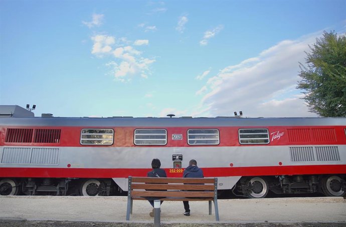 En Italia, por ejemplo, el libre acceso al mercado dio lugar a una reducción del 31 % del precio de los billetes, mientras que Austria registró un aumento del 41 % en la frecuencia de los servicios.