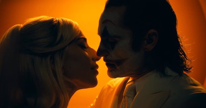 Joker y Harley sellan su amor con un beso en el nuevo clip de Folie à Deux