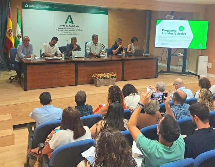 Reunión informativa sobre el programa 'Andalucía Activa'.