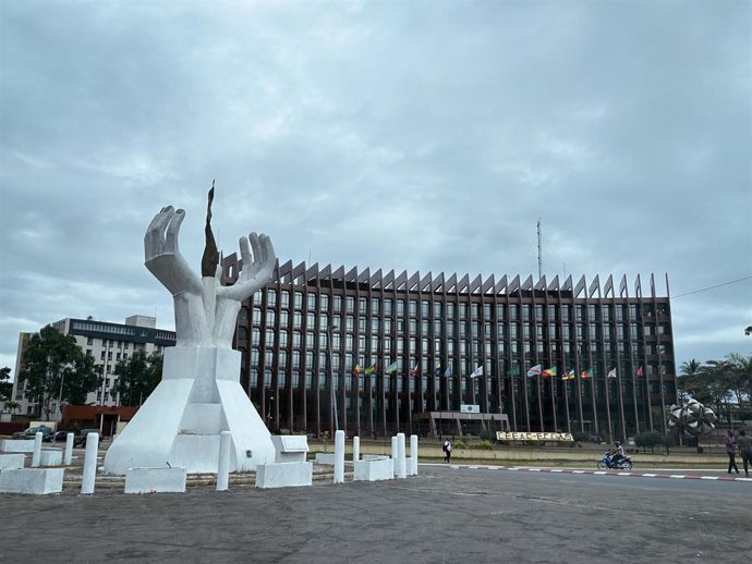 Archivo - El edificio de la Comunidad Económica de los Estados de África Central (CEEAC) en la capital de Gabón, Libreville (archivo)