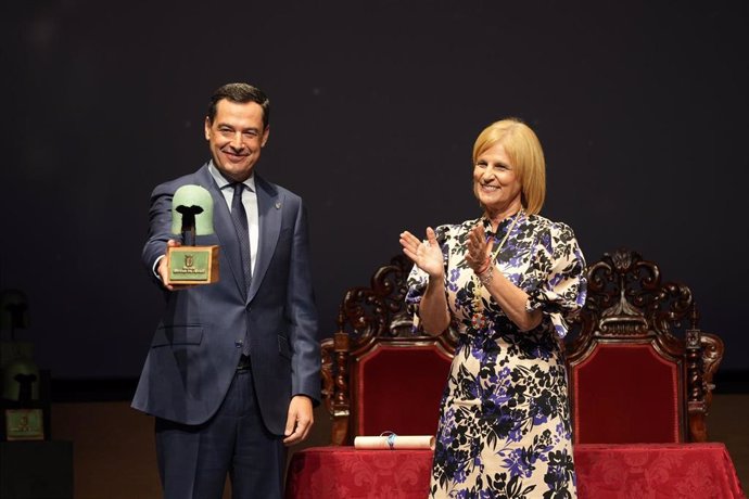 Archivo - El presidente andaluz, Juanma Moreno, en la entrega del Premio Especial 'Ciudad de Jerez' en una imagen de archivo.