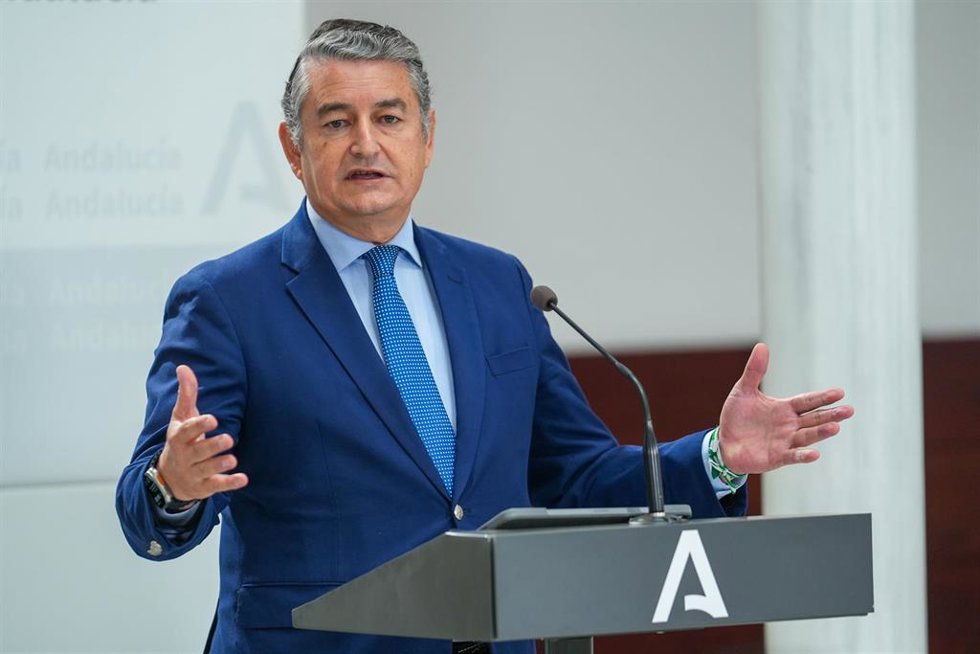 El consejero de la Presidencia, Interior, Diálogo Social y Simplificación Administrativa Antonio Sanz Cabello atiende a los medios de comunicación tras las reuniones del día de hoy, a 23 de septiembre de 2024, en Sevilla, Andalucía (España). El presiden