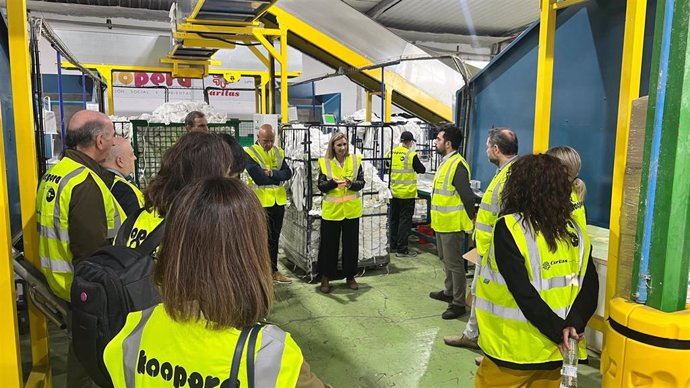 Visita del Comisionado para la Economía Circular del Gobierno de España, Alejandro Dorado Nájera, a las instalaciones de Koopera en Mungia (Bizkaia)