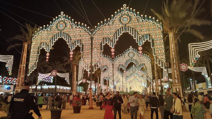 Archivo - Vista del alumbrado de la Feria del Caballo de Jerez 2024.