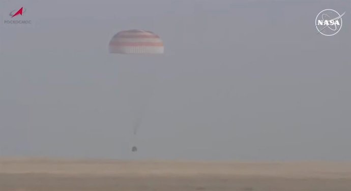 El astronauta de la NASA Tracy C. Dyson, junto con los cosmonautas de Roscosmos Oleg Kononenko y Nikolai Chub, regresan a la Tierra después de completar su misión a la Estación Espacial Internacional.