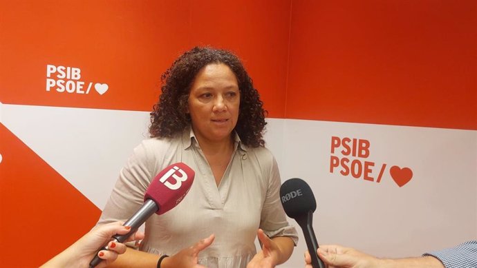 La secretaria general del PSIB de Mallorca, Catalina Cladera, en declaraciones a los medios.