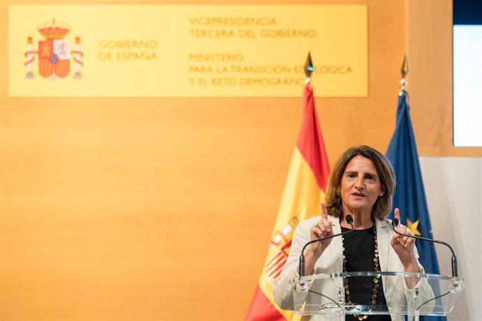 (Foto de ARCHIVO) La vicepresidenta tercera y ministra para la Transición Ecológica y el Reto Demográfico, Teresa Ribera, interviene durante la presentación del primer Mapa de la Comunicación Rural en España, en el Ministerio para la Transición Ecológica 