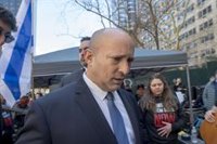 El ex primer ministro israelí Naftali Bennett asegura que Hezbolá paga a libaneses por almacenar misiles en sus casas