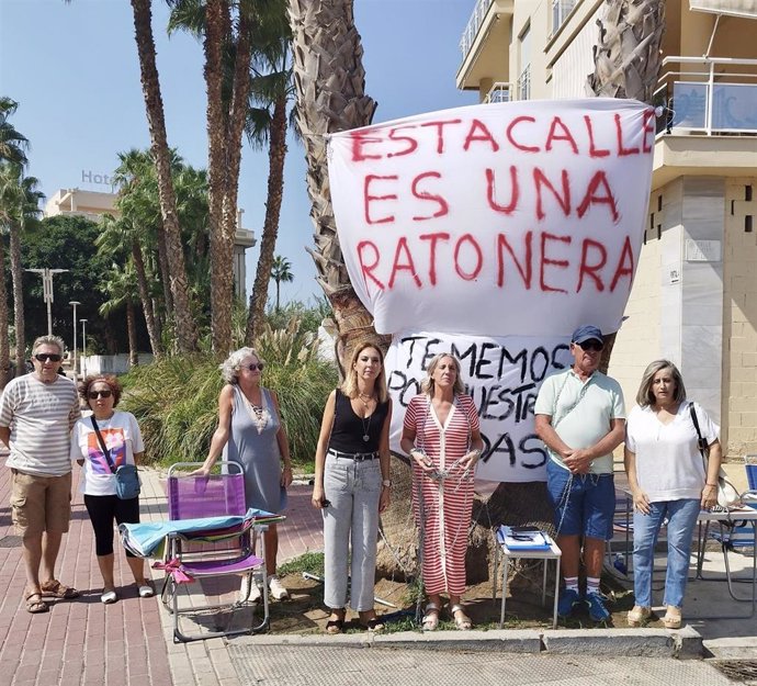 Vecinos del Residencial Arenas de Poniente en su protesta