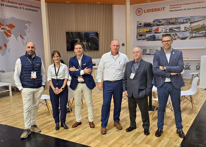 Equipo directivo de Liderkit participa en el evento Internationale Automobil-Ausstellung en Hannover.