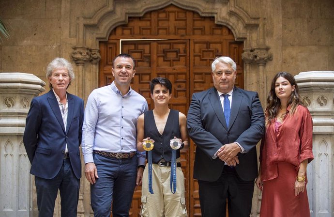 La Diputació de València ret homenatge a la doble medallista olímpica María Pérez