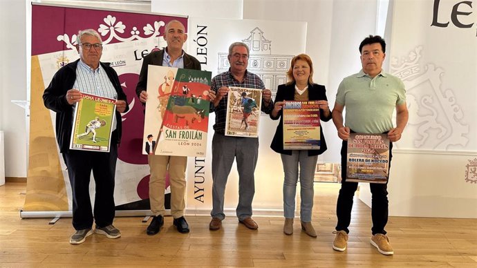 El concejal de Deportes del Ayuntamiento de León, Vicente Canuria, junto a los representantes federativos de los deportes autóctonos leoneses.