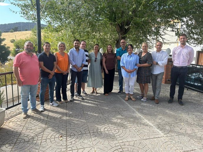 Carmen Pozón (3ª izda.), junto a otros cargos públicos y orgánicos del PSOE en el Guadiato.