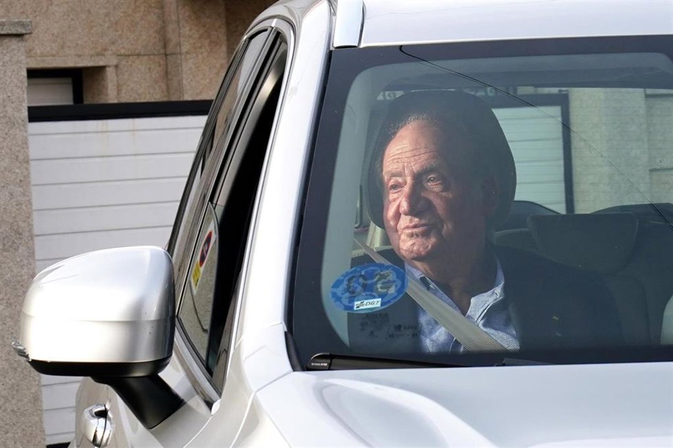 Archivo - El Rey emérito Juan Carlos I a su llegada a la vivienda de su amigo, Pedro Campos, a 19 de mayo de 2022, en Sanxenxo, Pontevedra, Galicia (España). El Rey emérito, Juan Carlos I, ha llegado esta tarde al aeropuerto de Peinador en Vigo, a bordo