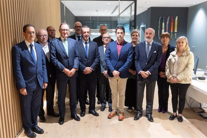 Fotografía en la inauguración de la oficina de Creand en la Seu d'Urgell