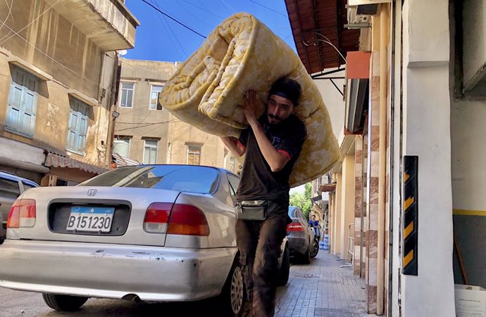 BEIRUT, Sept. 24, 2024  -- A man carries a mattress for displaced people in Beirut, Lebanon, on Sept. 23, 2024. Israeli airstrikes in southern and eastern Lebanon on Monday have killed 274 people and injured over 1,024 as Israel says 800 sites targeted in