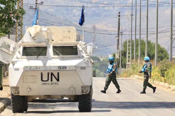 Archivo - BEIRUT, May 27, 2024  -- This photo shows the United Nations Interim Force in Lebanon (UNIFIL) during their patrol in Marjeyoun, Lebanon, on May 26, 2024. Five Hezbollah members were killed and three civilians wounded on Sunday evening in Israel