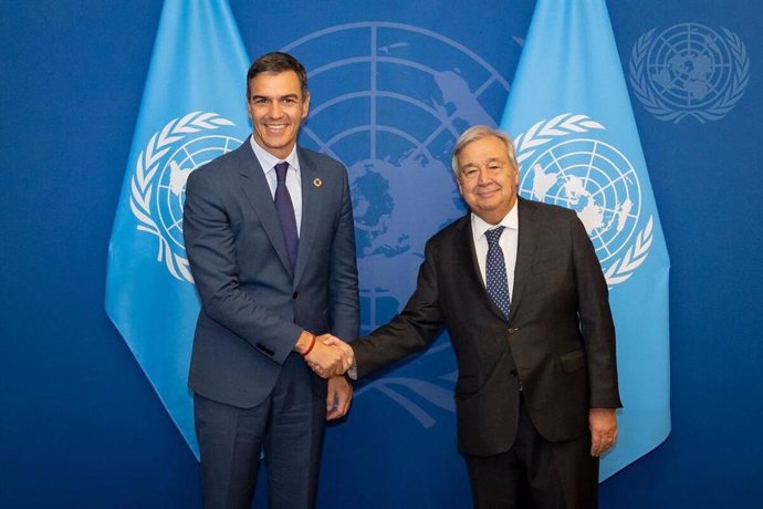 El presidente del Gobierno de España, Pedro Sánchez (izquierda), y el secretario general de la ONU, António Guterres (derecha)