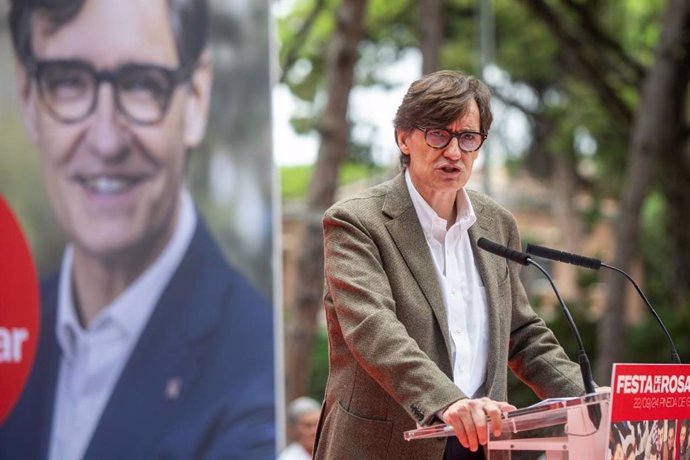 Archivo - El presidente de la Generalitat, Salvador Illa, en su discurso en la Festa de la Rosa en Gavà (Barcelona), a 22 de septiembre de 2024