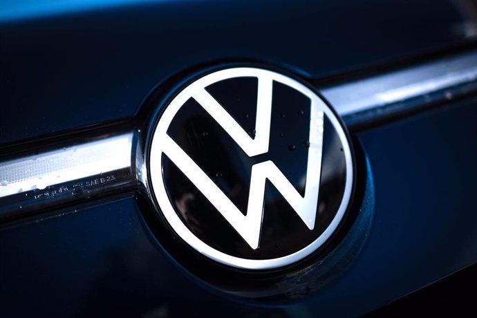 11 September 2024, Lower Saxony, Emden: The VW logo seen on an electric car at the plant in Emden. Photo: Sina Schuldt/dpa