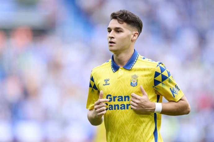 Mika Marmol of UD Las Palmas looks on during the LaLiga EA Sports match between Deportivo Alaves and UD Las Palmas at Mendizorrotza on September 1, 2024, in Vitoria, Spain.