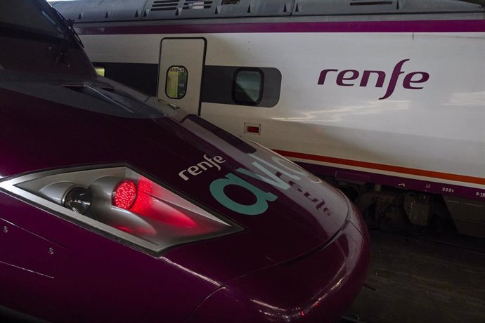 Archivo - Servicio ferroviario de Renfe AVLO