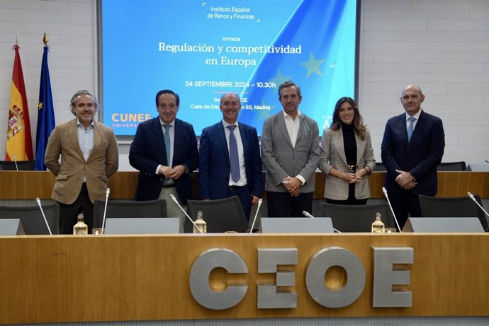 El director de RRII y Coordinación Regulatoria de Repsol,Ángel Bautista; el presidente de ASAJA, Pedro Barato; el director del Instituto Español de Banca y Finanzas, Manuel Balmaseda, y el vicepresidente de CEOE,  Íñigo Fernández de Mesa.