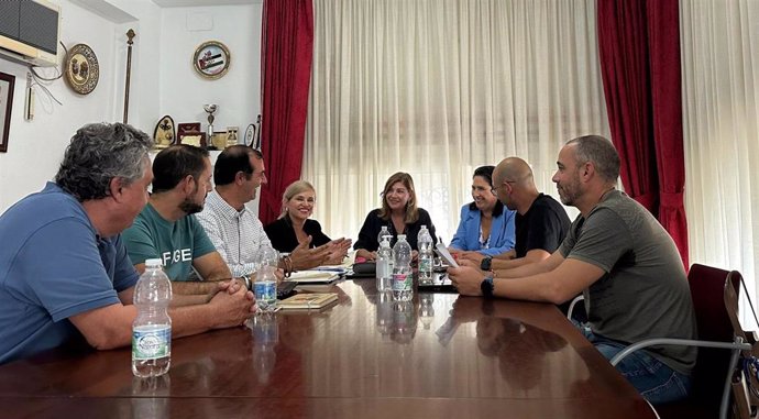 Reunión entre miembros del PP y de Ahora Independientes de Trigueros (Huelva).