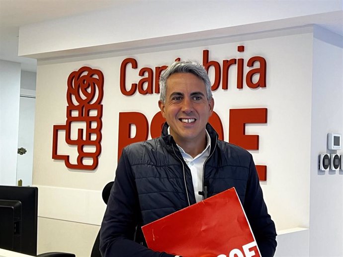 El secretario general del PSOE de Cantabria, Pablo Zuloaga, registra su candidatura a encabezar a los 19 delegados cántabros que acudirán al Congreso Federal de Sevilla