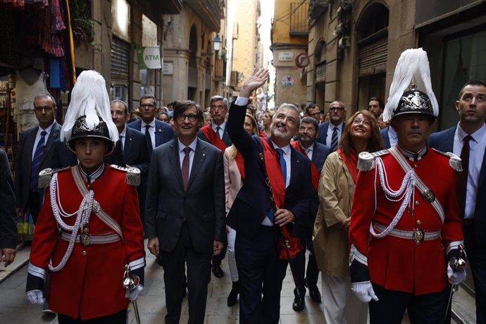 Illa y Collboni encabezando la comitiva desde la basílica hasta el Ayuntameinto