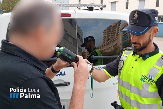 Detenido un hombre en Palma por conducir sin carnet y negarse al test de alcoholemia