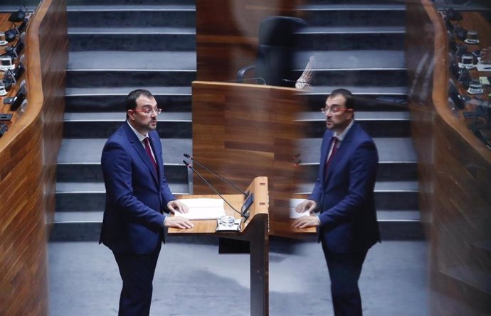 El presidente del Principado, Adrián Barbón, durante su intervención en el Debate de Orientación Política.